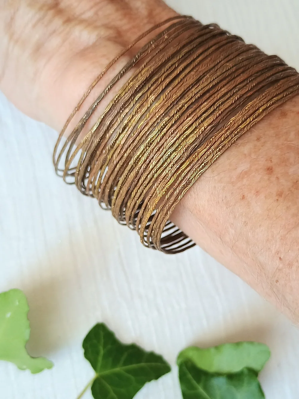 🤎 FESTIVAL FASHION 🤎 VTG Bundle 36 Thin Textured Bangle Bracelets, Bohemian